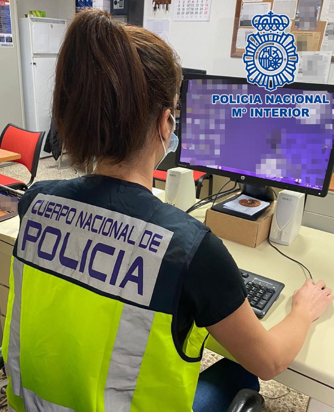 Agente de la Policía Nacional. Agente de la Policía Nacional.