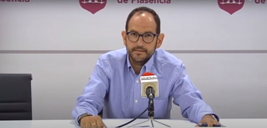 Sergio López, concejal de Medioambiente de Plasencia en una comparecencia de prensa Sergio López, concejal de Medioambiente de Plasencia en una comparecencia de prensa