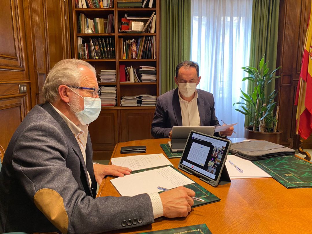 De Miguel y Serrano en la reunión con Pablo Sabín De Miguel y Serrano en la reunión con Pablo Sabín