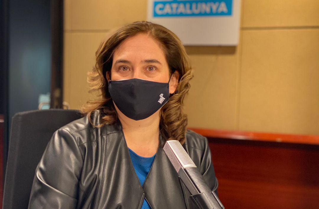 Ada Colau, alcaldesa de Barcelona, en los estudios de la SER en Cataluña Ada Colau, alcaldesa de Barcelona, en los estudios de la SER en Cataluña