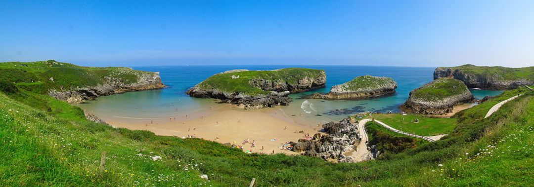 Playa de Cué, en Llanes Playa de Cué, en Llanes