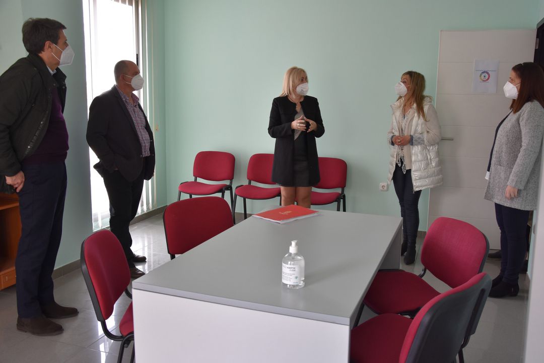 Encuentro del alcalde de Baza con representantes de la Asociación Autismo Granada en Baza Encuentro del alcalde de Baza con representantes de la Asociación Autismo Granada en Baza
