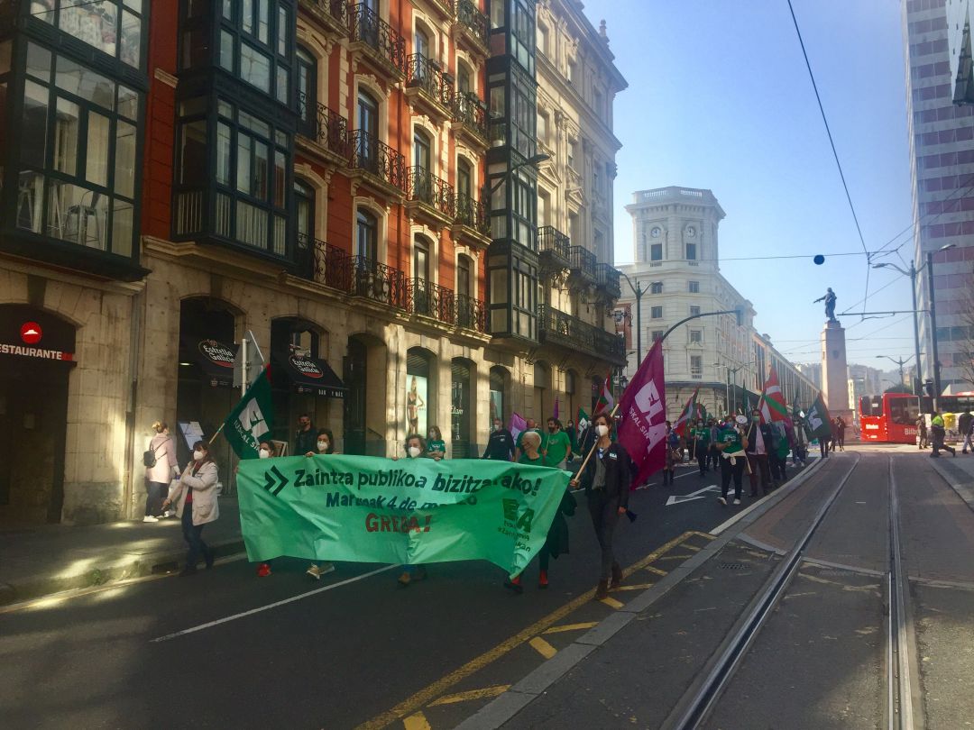 Una nueva jornada de huelga convocada por los sindicatos ELA, LAB, CCOO Y ESK, en Bilbao Una nueva jornada de huelga convocada por los sindicatos ELA, LAB, CCOO Y ESK, en Bilbao
