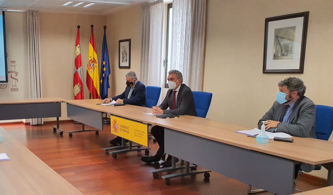 El delegado del Gobierno en Castilla y León, Javier Izquierdo, durante una reunión en Burgos El delegado del Gobierno en Castilla y León, Javier Izquierdo, durante una reunión en Burgos