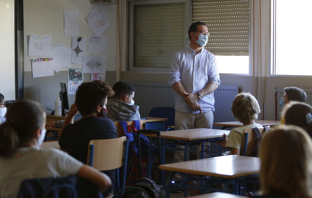 Canarias inicia hoy la vacunación frente al COVID-19 del personal docente Canarias inicia hoy la vacunación frente al COVID-19 del personal docente