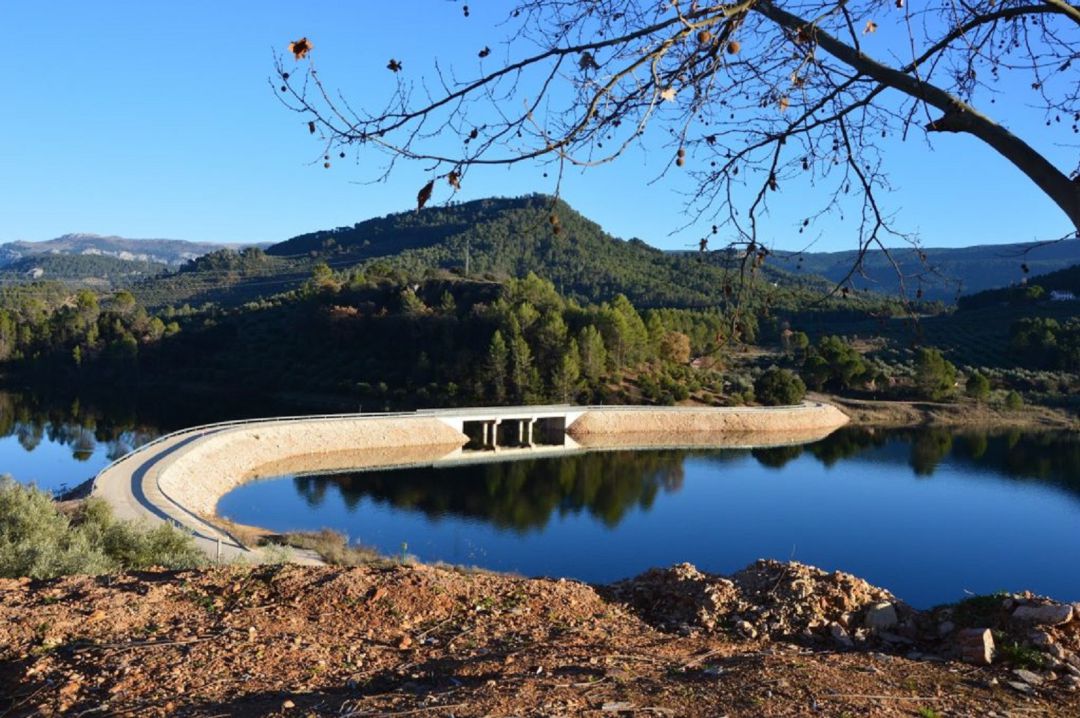 Tras muchos dimes y diretes, parece que las conducciones no llegarán a la Presa de Siles Tras muchos dimes y diretes, parece que las conducciones no llegarán a la Presa de Siles