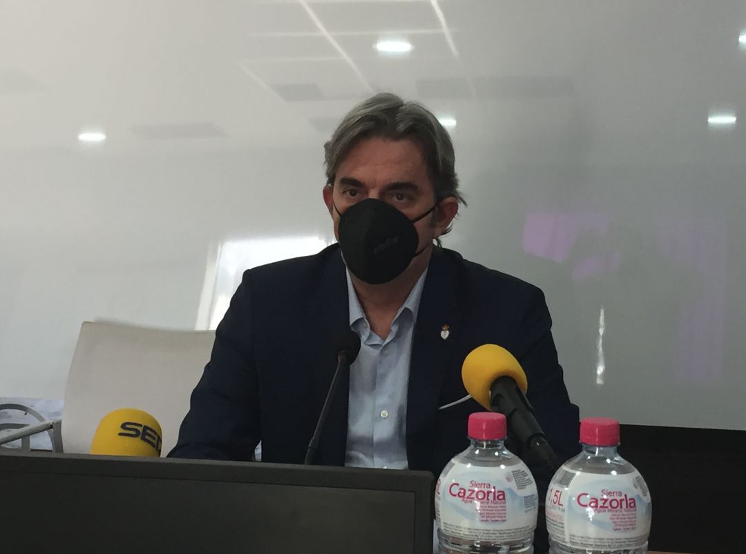 El presidente del Real Jaén, Andrés Rodríguez, durante la rueda de prensa. El presidente del Real Jaén, Andrés Rodríguez, durante la rueda de prensa.