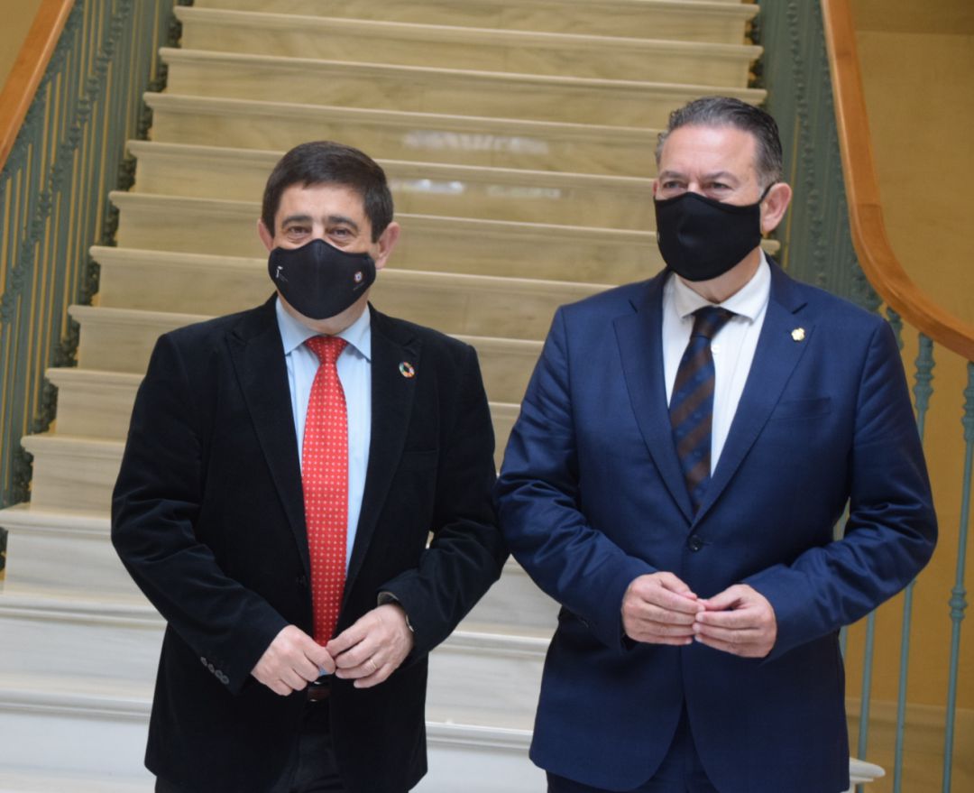 Francisco Reyes y Raúl Caro. Francisco Reyes y Raúl Caro.