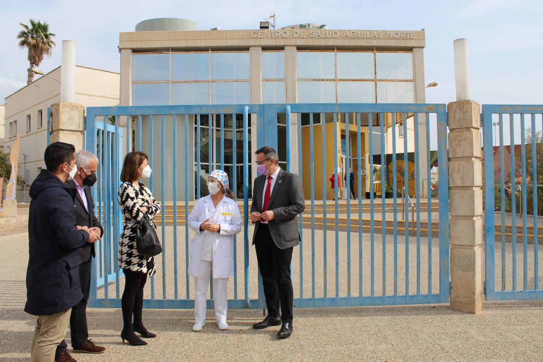 Moreno y Conesa, durante su visita al Centro de salud Águilas Norte Moreno y Conesa, durante su visita al Centro de salud Águilas Norte