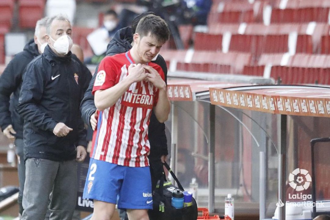 Guille Rosas se retira entre lágrimas tras lesionarse ante el Espanyol. Guille Rosas se retira entre lágrimas tras lesionarse ante el Espanyol.