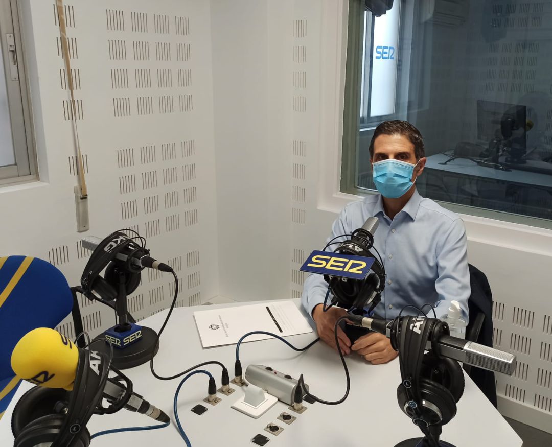 Javier Rodríguez Palacios en los estudios de SER Henares. Javier Rodríguez Palacios en los estudios de SER Henares.