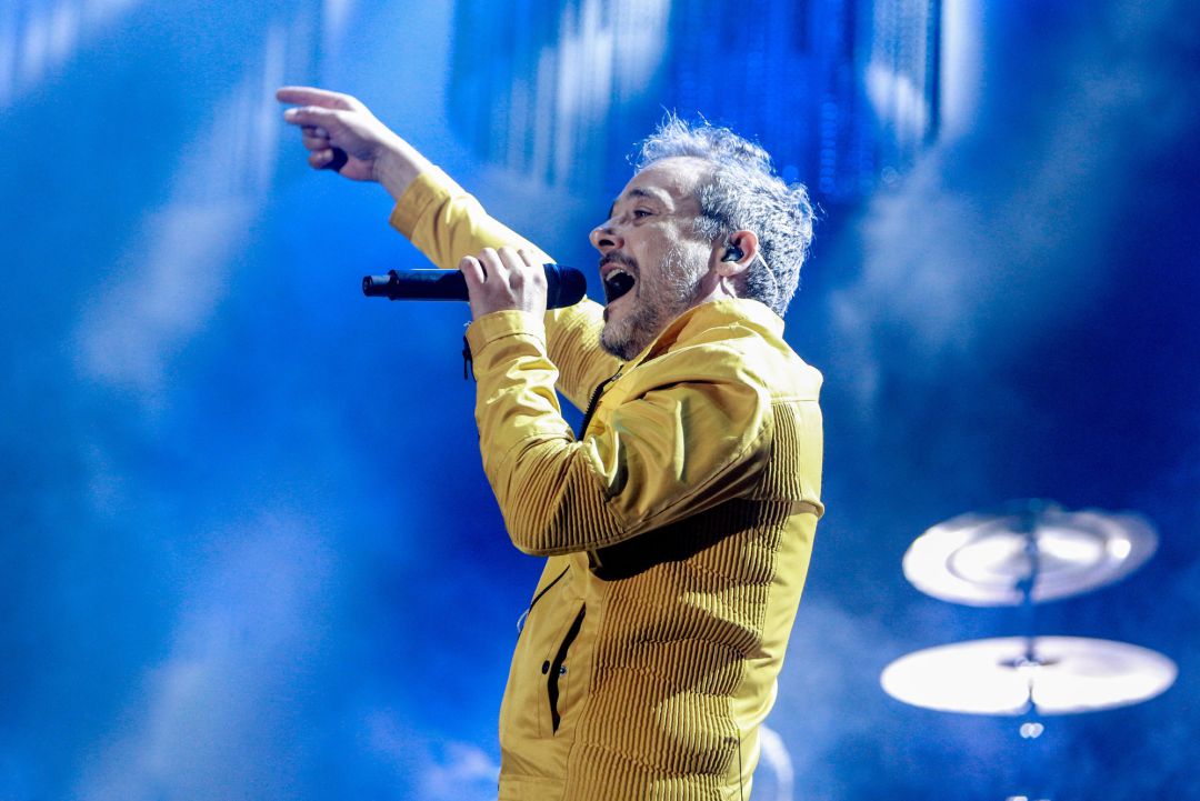 El cantante de Love Of Lesbian, Santi Balmes, sobre el escenario durante la tercera jornada del festival de música Sonorama Ribera 2019 en Aranda de Duero (Burgos). El cantante de Love Of Lesbian, Santi Balmes, sobre el escenario durante la tercera jornada del festival de música Sonorama Ribera 2019 en Aranda de Duero (Burgos).