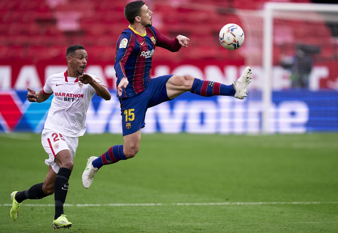Corte de balón de Lenglet que precede al primer gol del Barça en Sevilla Corte de balón de Lenglet que precede al primer gol del Barça en Sevilla