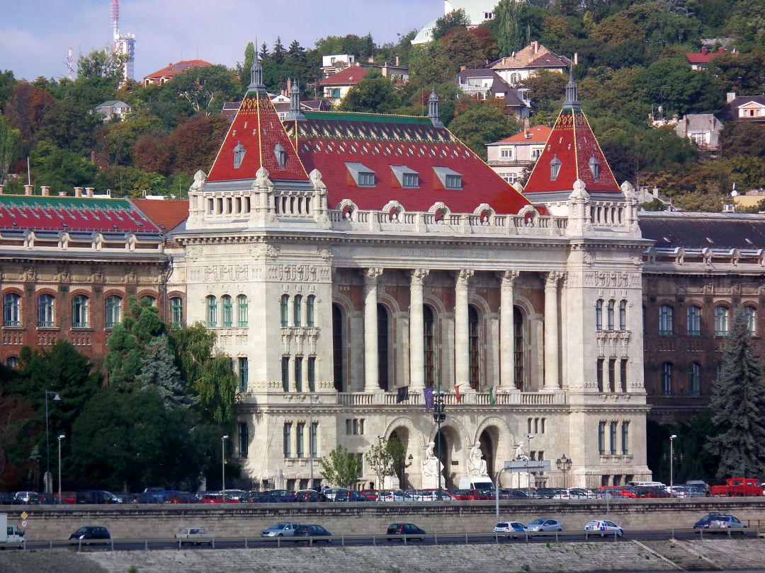 Con el nuevo sistema Orbán tendría más fácil el control político de los centros académicos Con el nuevo sistema Orbán tendría más fácil el control político de los centros académicos