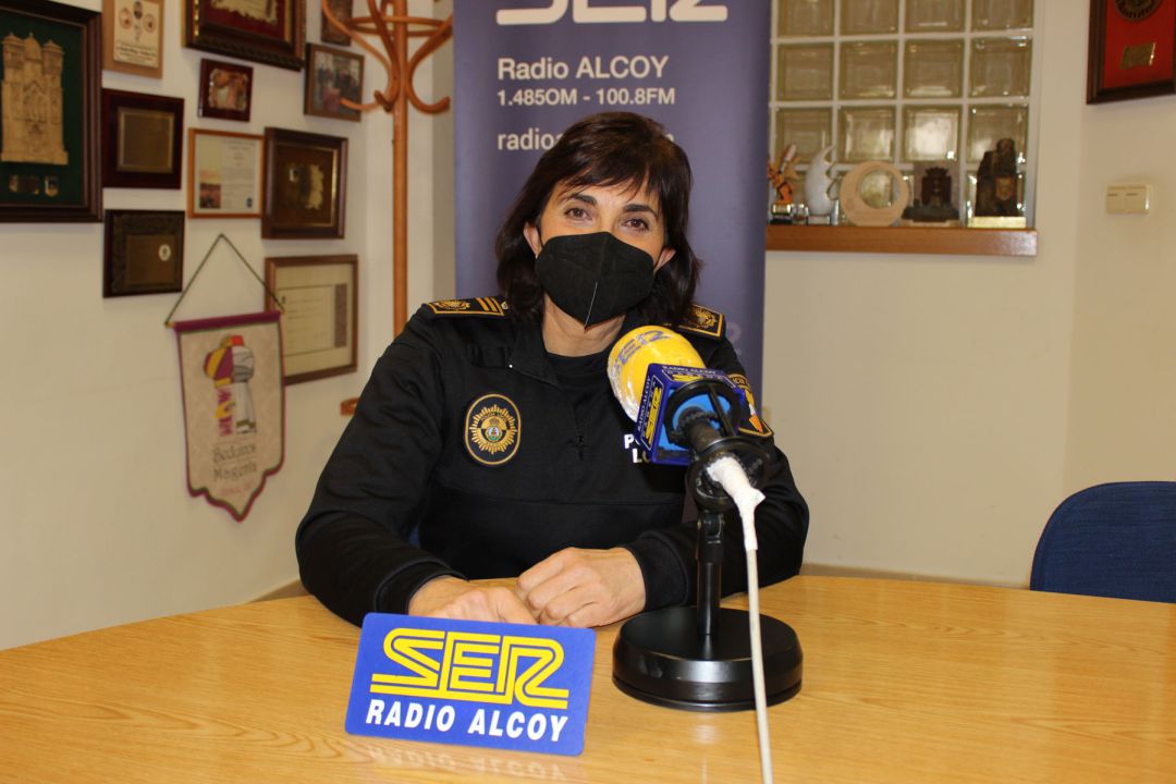 Merche Ponsoda, en los estudios de Radio Alcoy Merche Ponsoda, en los estudios de Radio Alcoy
