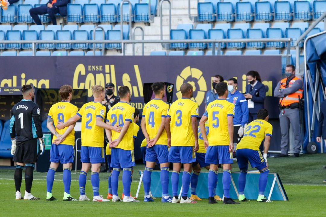 Los jugadores del Cádiz posan para los medios gráficos antes de un partido. Los jugadores del Cádiz posan para los medios gráficos antes de un partido.