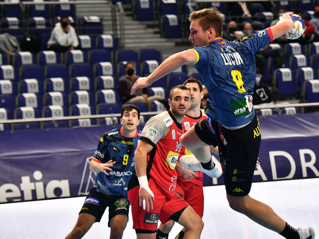 Lucin lideró el festival goleador del Ademar Lucin lideró el festival goleador del Ademar