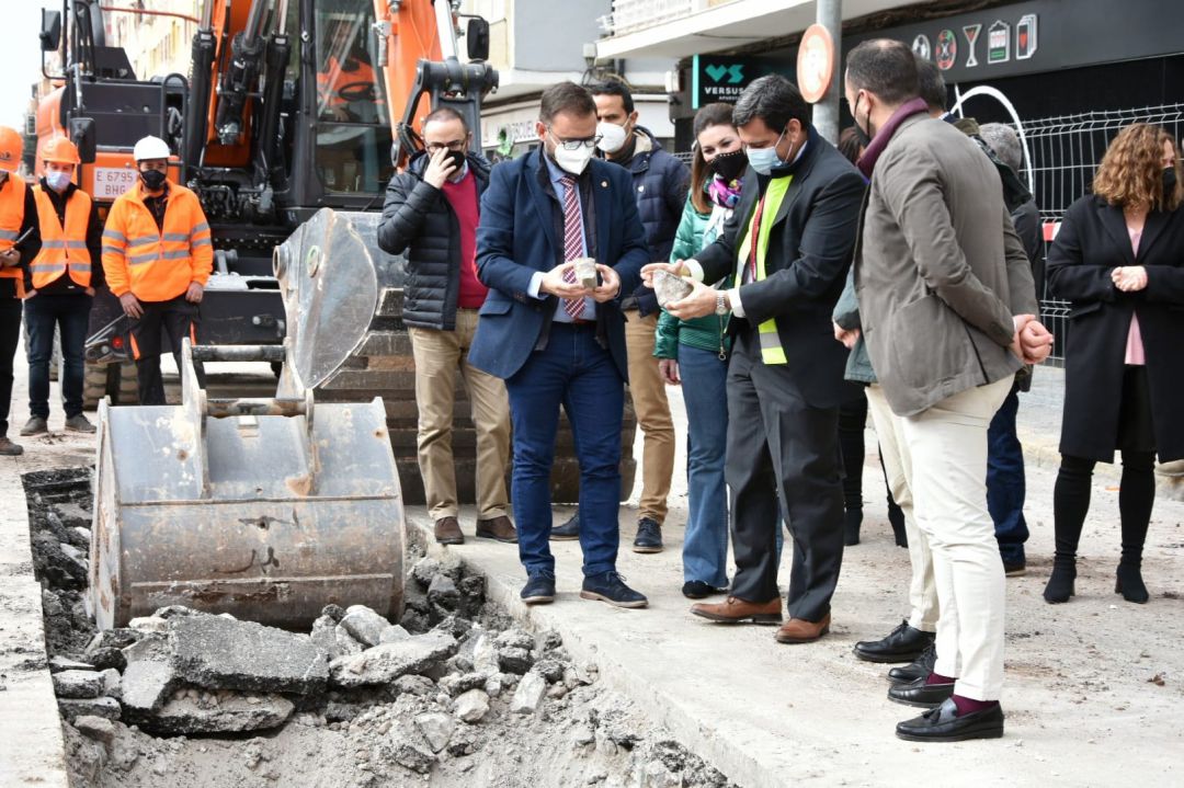 Renovación urbana de Jerónimo Santa Fe permitirá dar continuidad a las dos actuaciones anteriores realizadas en las Avenidas Juan Carlos I y Adolfo Suárez.
Renovación urbana de Jerónimo Santa Fe permitirá dar continuidad a las dos actuaciones anteriores realizadas en las Avenidas Juan Carlos I y Adolfo Suárez.