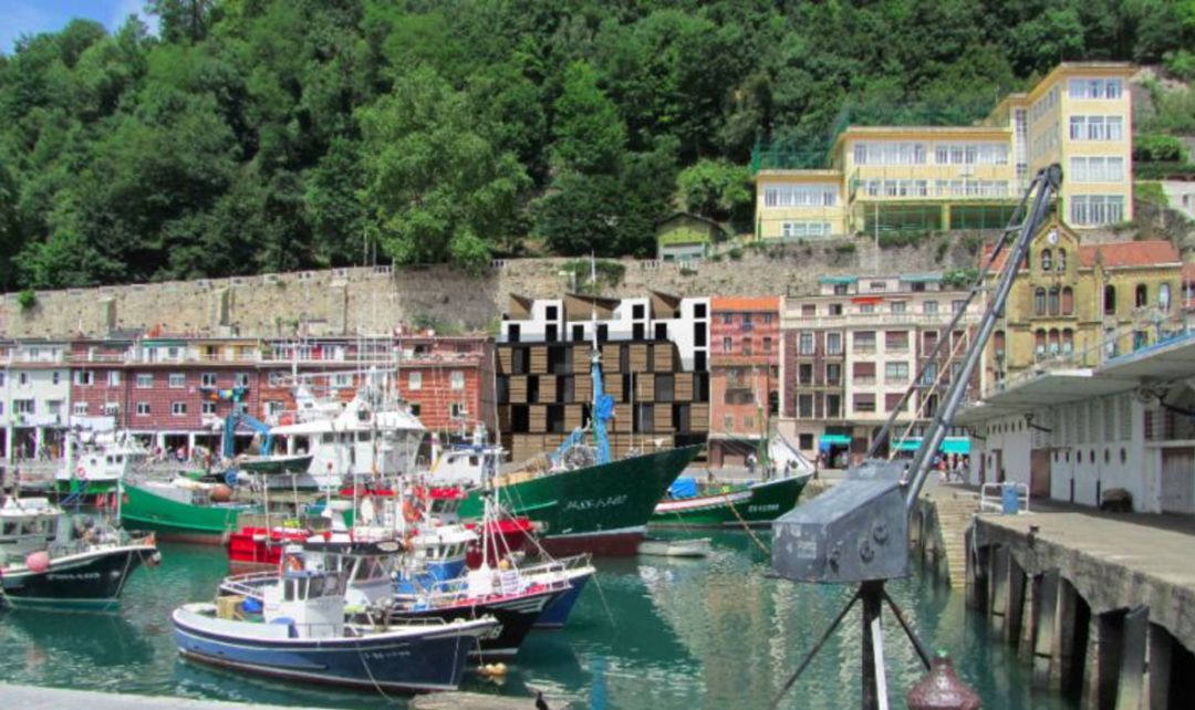 Parte vieja y muelle de San Sebastián. Parte vieja y muelle de San Sebastián.