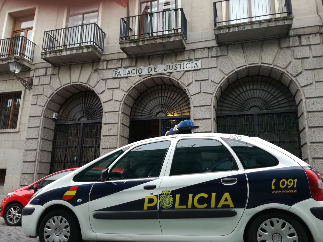 Fachada de la Audiencia Provincial de Segovia Fachada de la Audiencia Provincial de Segovia