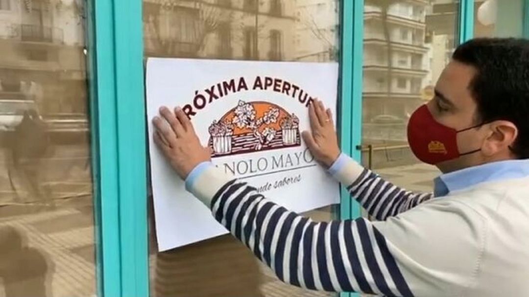 Cartel anunciando la apertura del nuevo restaurante en el Hotel Bécquer Cartel anunciando la apertura del nuevo restaurante en el Hotel Bécquer