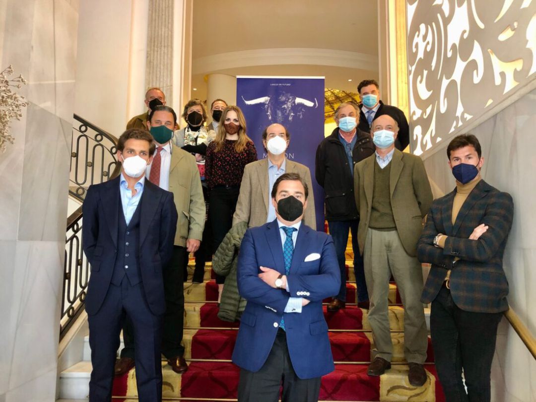 De izquierda a derecha en primer término, Ginés Marín, el empresario José María Garzón y Daniel Luque De izquierda a derecha en primer término, Ginés Marín, el empresario José María Garzón y Daniel Luque