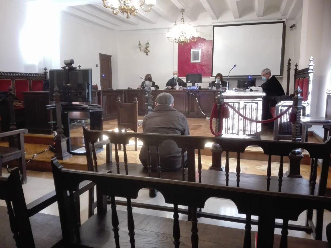 El abuelo condenado ante el tribunal de la Audiencia Provincial El abuelo condenado ante el tribunal de la Audiencia Provincial