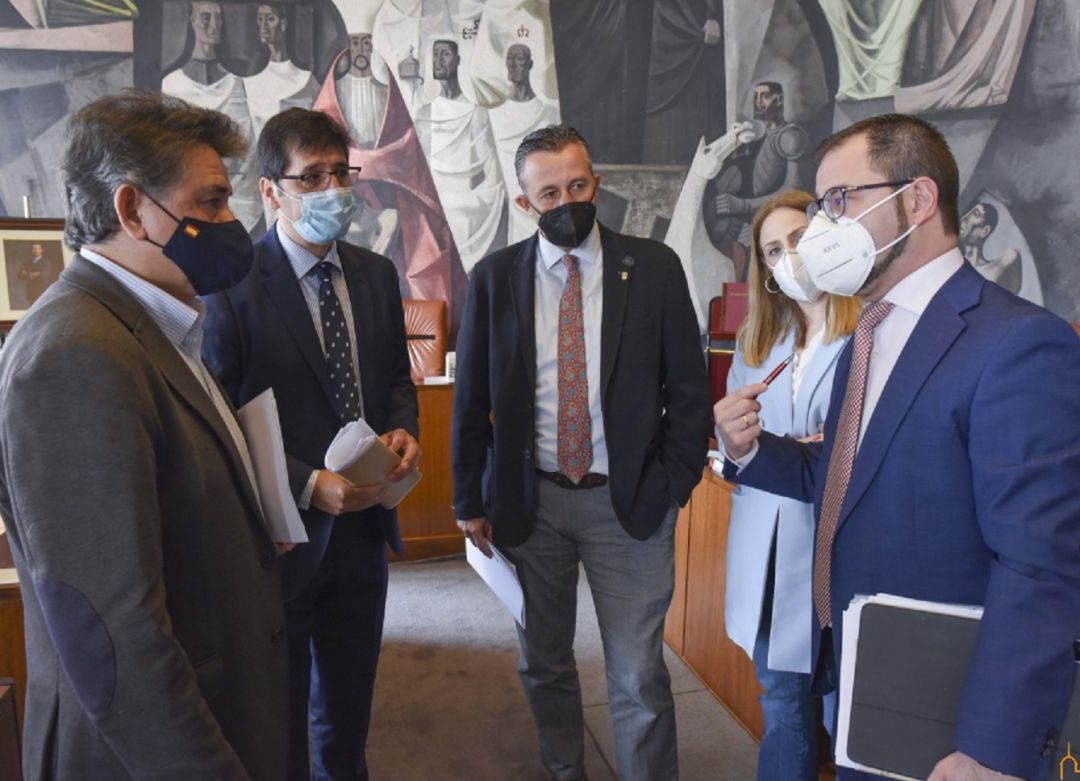 La Diputación aprueba por unanimidad el destino de 24'5 millones de euros de remanentes
La Diputación aprueba por unanimidad el destino de 24'5 millones de euros de remanentes