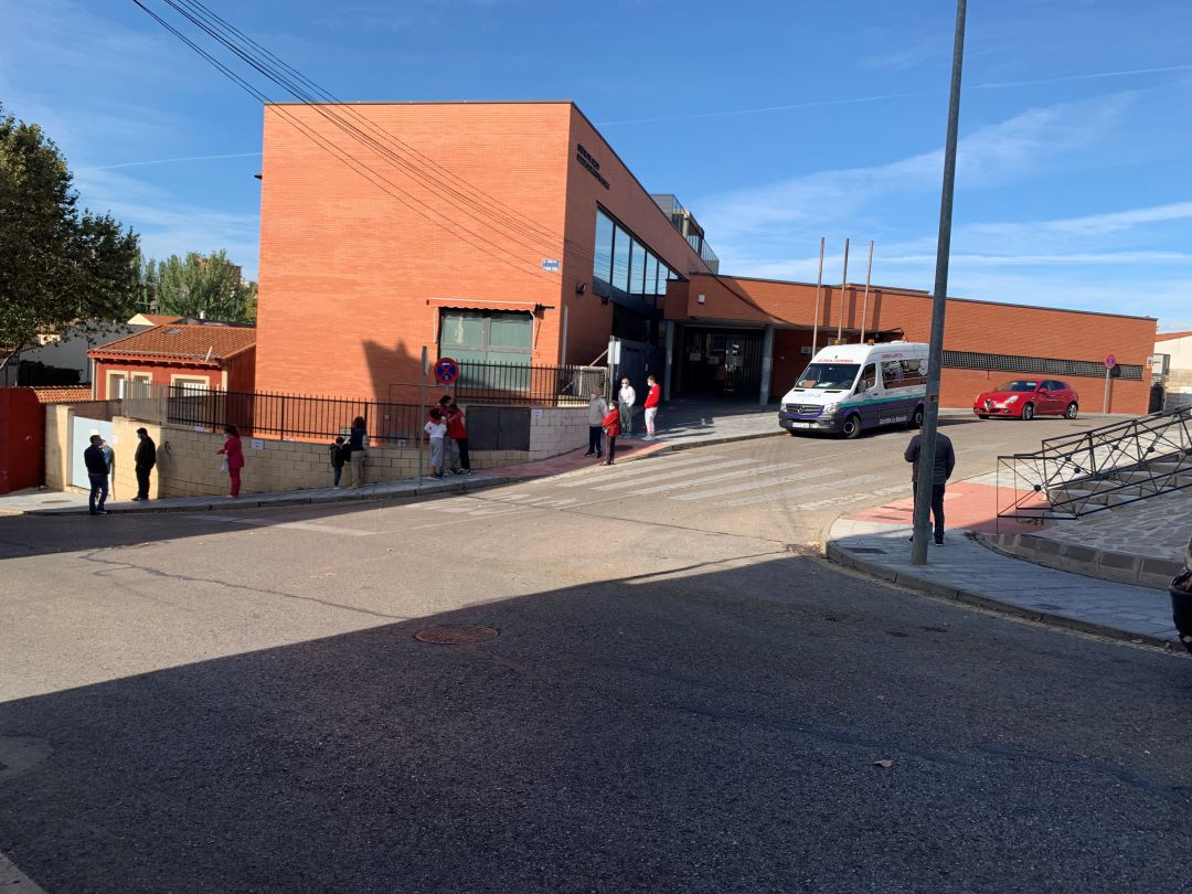 Cola para PCR en el Centro de Salud del Alamín Cola para PCR en el Centro de Salud del Alamín