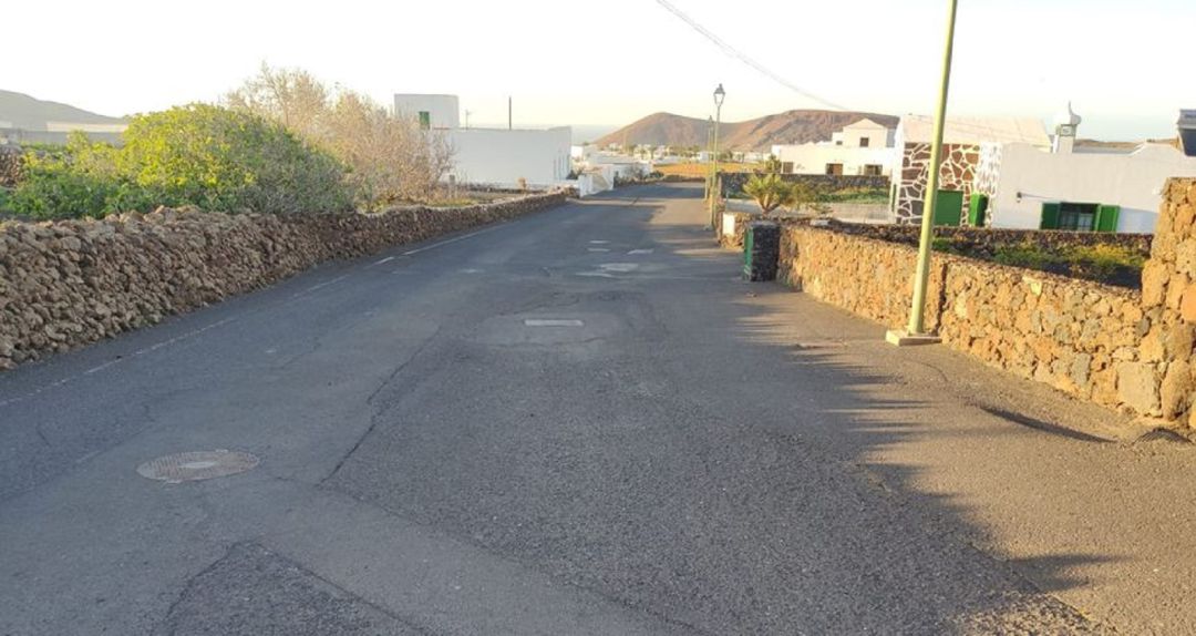 Una de las carreteras del municipio de Tinajo. Una de las carreteras del municipio de Tinajo.
