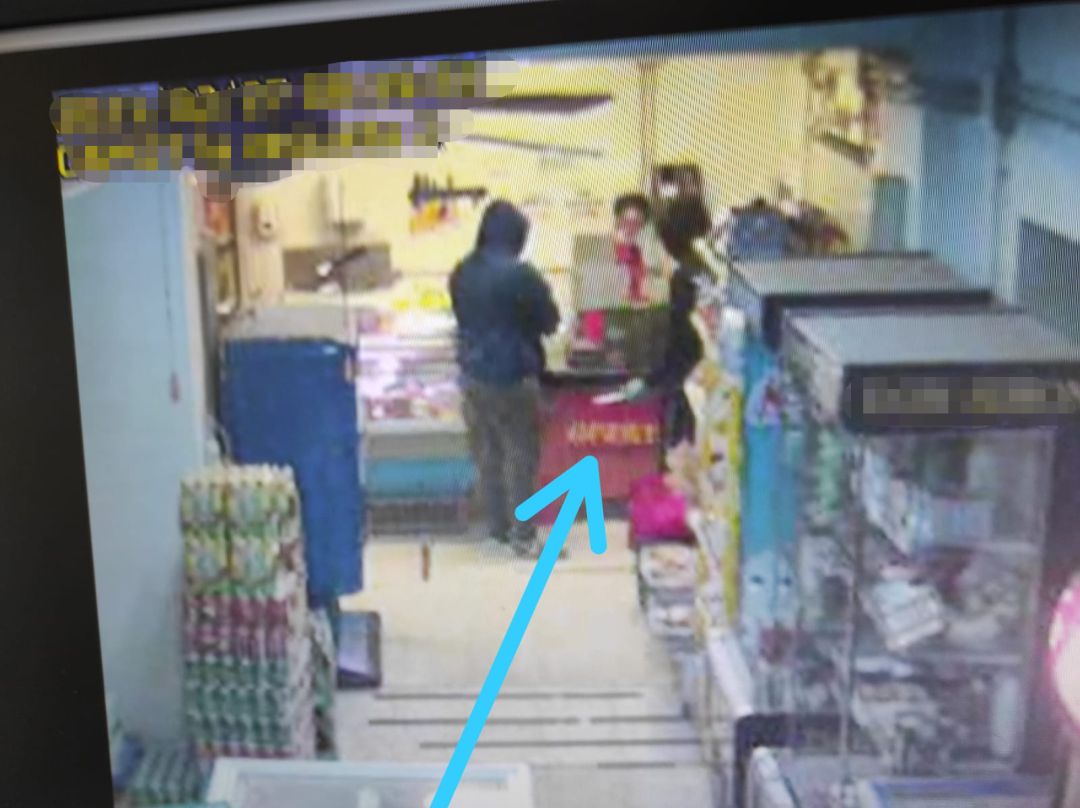 Imágenes de las cámaras de seguridad del supermercado. Imágenes de las cámaras de seguridad del supermercado.