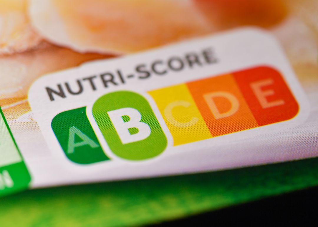 Nutri-Score es un nuevo sistema de etiquetado frontal que clasifica los alimentos en más o menos saludables según un algoritmo Nutri-Score es un nuevo sistema de etiquetado frontal que clasifica los alimentos en más o menos saludables según un algoritmo