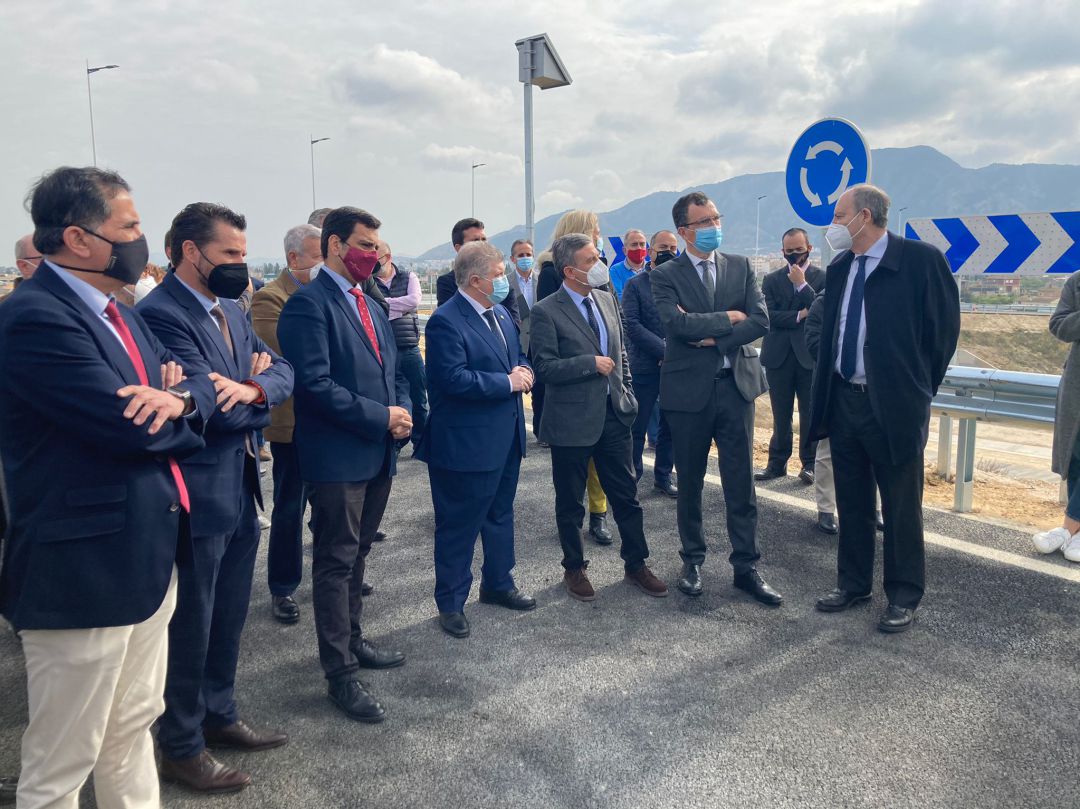 Autoridades asisten a la inauguración de la Avenida de Levante en Murcia que ha supuesto una inversión de 30 millones de euros por parte del Estado Autoridades asisten a la inauguración de la Avenida de Levante en Murcia que ha supuesto una inversión de 30 millones de euros por parte del Estado