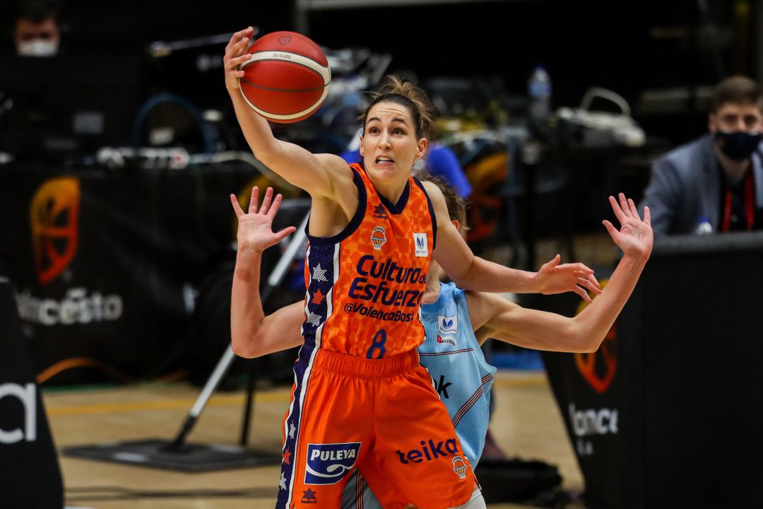 Rebecca Allen of Valencia Basket in action during Ssemifinal 2 in the Queen´s Cup 2021 in the match between Valencia Basket and Lointek Gernika
Rebecca Allen of Valencia Basket in action during Ssemifinal 2 in the Queen´s Cup 2021 in the match between Valencia Basket and Lointek Gernika