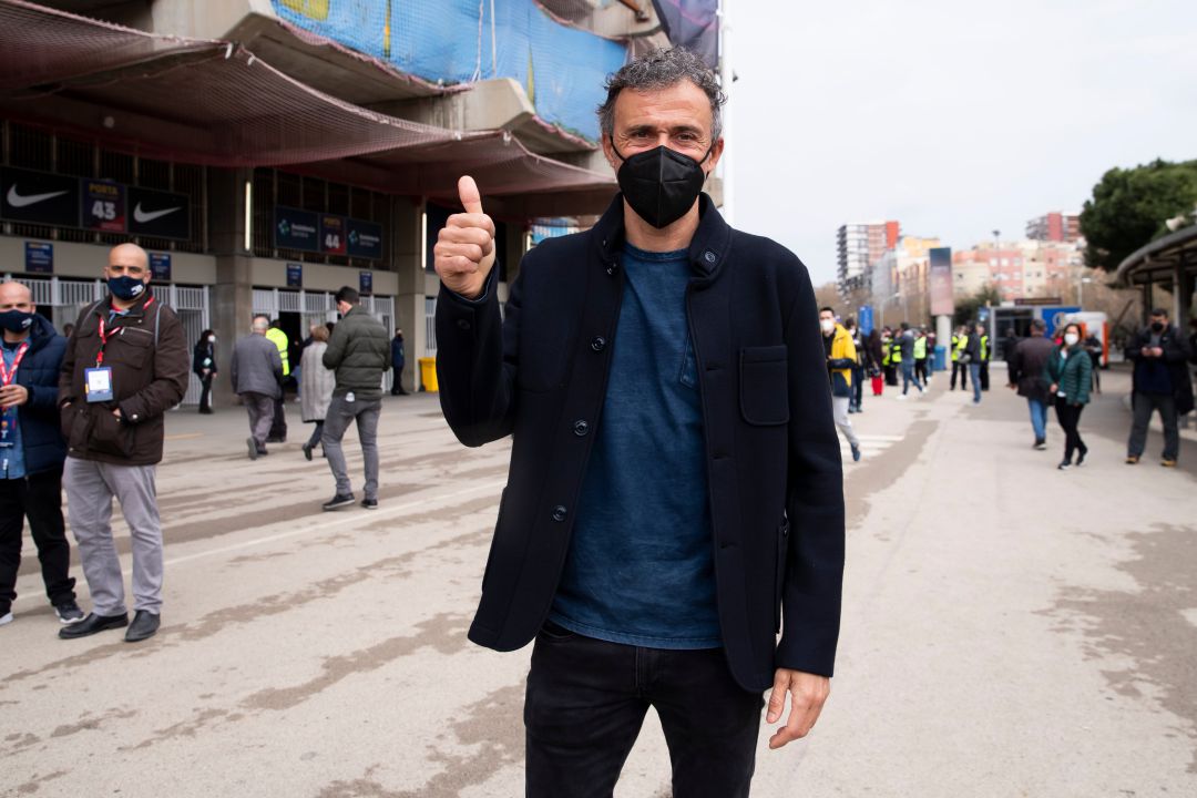 Luis Enrique en las inmediaciones del Camp Nou Luis Enrique en las inmediaciones del Camp Nou