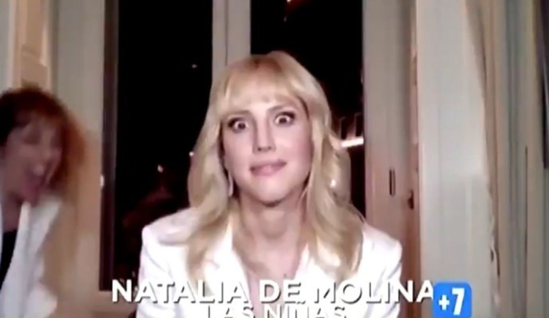 La cara de sorpresa de Natalia de Molina ante lo que estaba pasando La cara de sorpresa de Natalia de Molina ante lo que estaba pasando