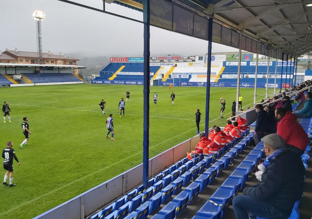 Instante del partido, otra vez con público, entre el Alcoyano y la Peña Deportiva Instante del partido, otra vez con público, entre el Alcoyano y la Peña Deportiva