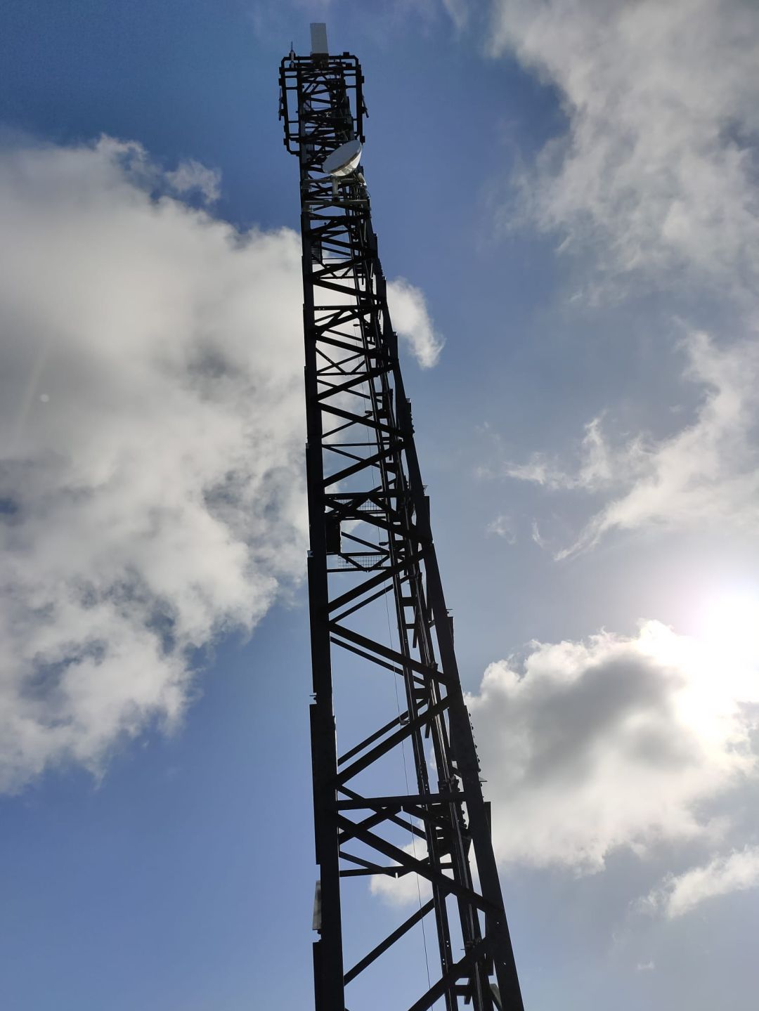 La antena de telefonía La antena de telefonía