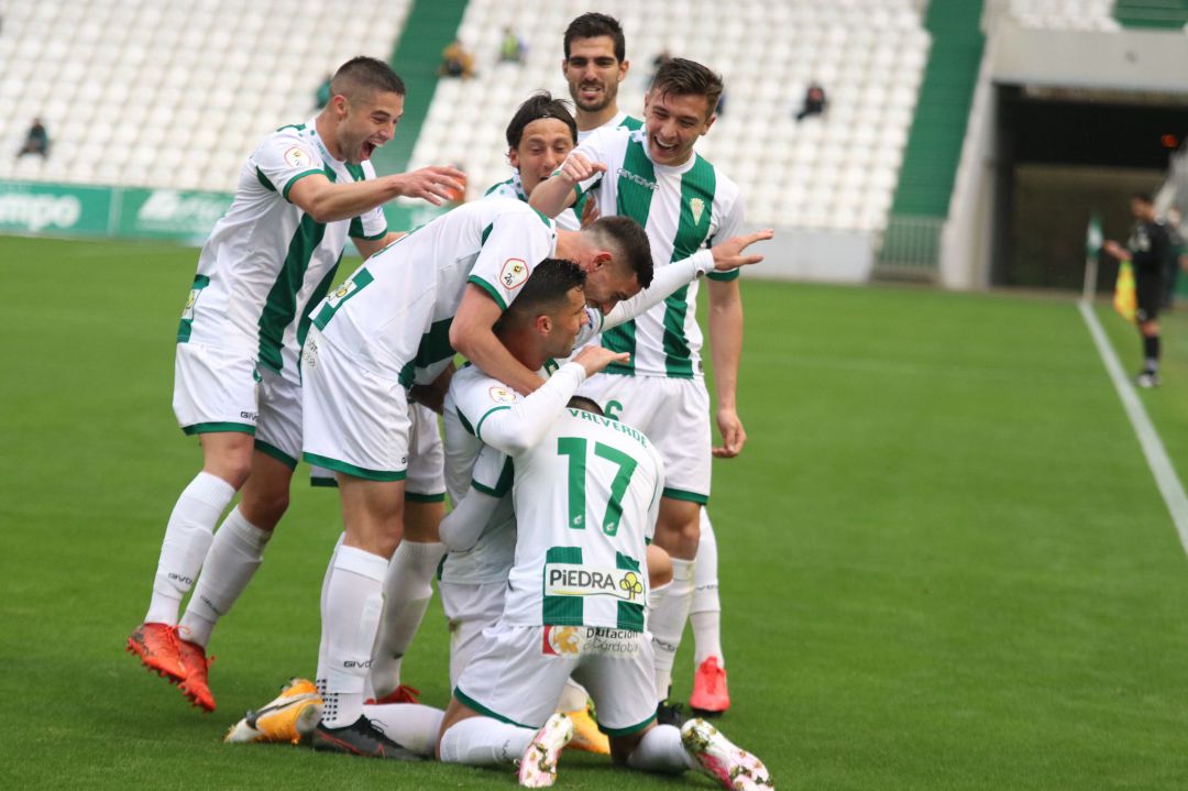 El equipo celebra el gol de Willy. El equipo celebra el gol de Willy.