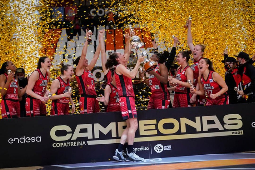 Laia Palau aixeca el títol de Copa. Laia Palau aixeca el títol de Copa.