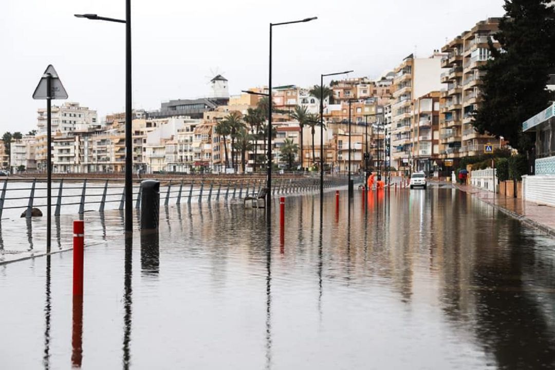 Estado del paseo de Levante de Águilas a consecuencia de las lluvias. Estado del paseo de Levante de Águilas a consecuencia de las lluvias.