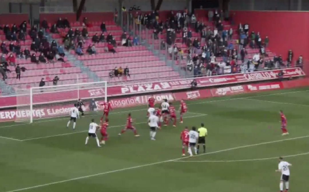 Elguezabal (14) marca en el 85 para el Burgos en Los Pajaritos. Elguezabal (14) marca en el 85 para el Burgos en Los Pajaritos.