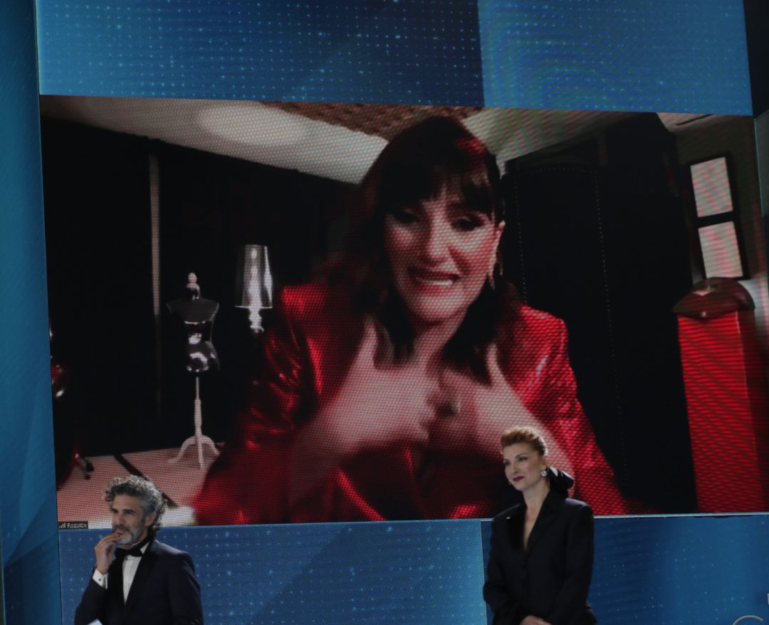 Rozalén recibe el premio a Mejor Canción Original en los Premios Goya 2021
Rozalén recibe el premio a Mejor Canción Original en los Premios Goya 2021
