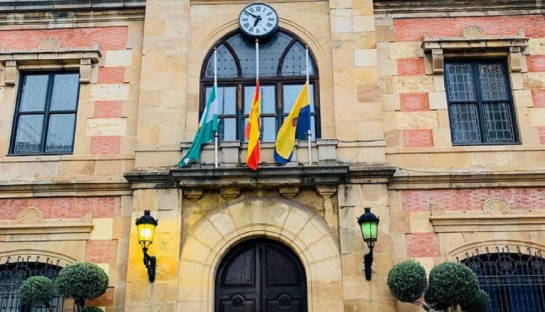 Fachada del Ayuntamiento de San Roque Fachada del Ayuntamiento de San Roque