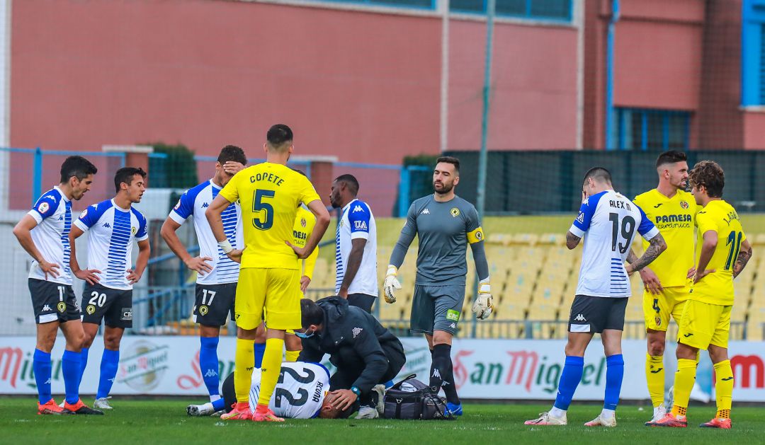Acuña, tras lesionarse en la rodilla Acuña, tras lesionarse en la rodilla