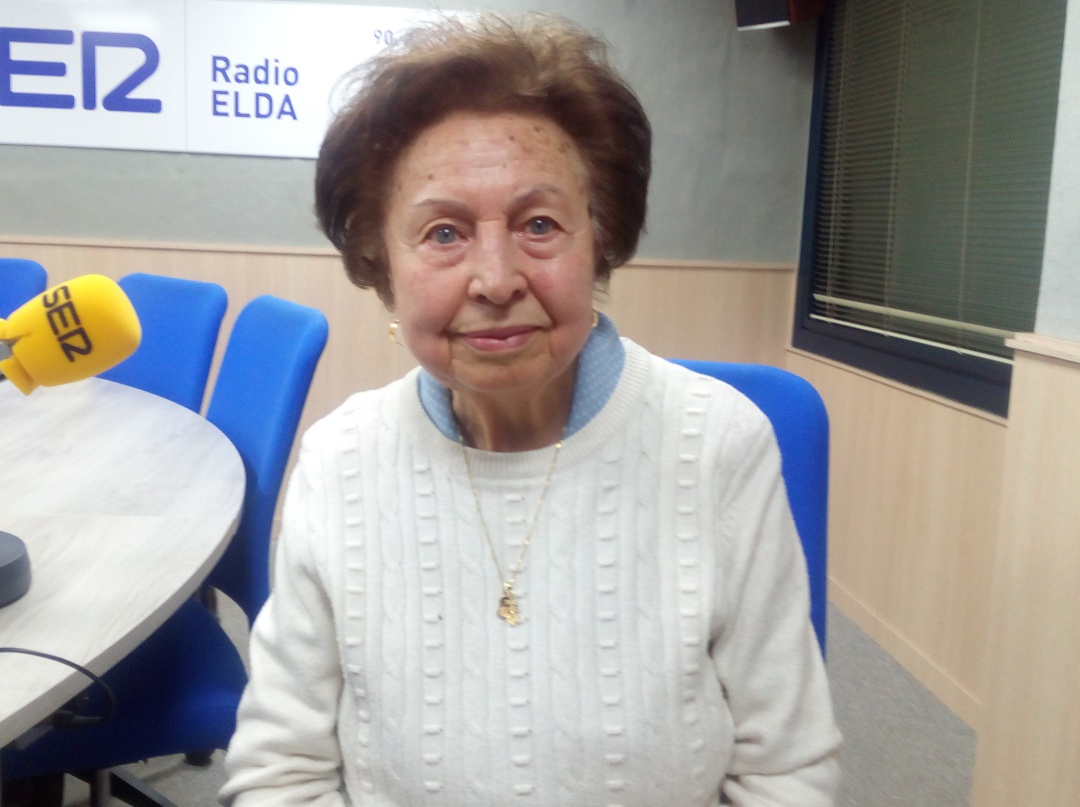 Dora García, en el estudio de Radio Elda SER Dora García, en el estudio de Radio Elda SER