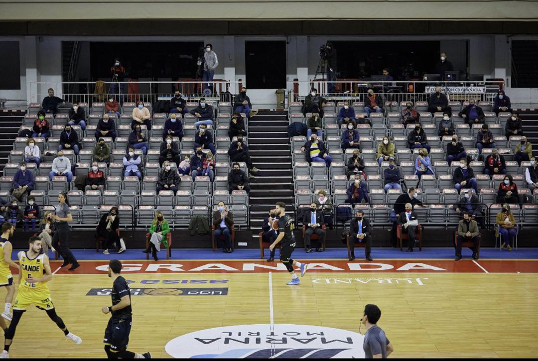 Foto del jugador del equipo de la Fundación CB Granada Christian Díaz en la que agradece la presencia de público en el Palacio de los Deportes de Granada en la desescalada de la tercera ola de la covid Foto del jugador del equipo de la Fundación CB Granada Christian Díaz en la que agradece la presencia de público en el Palacio de los Deportes de Granada en la desescalada de la tercera ola de la covid