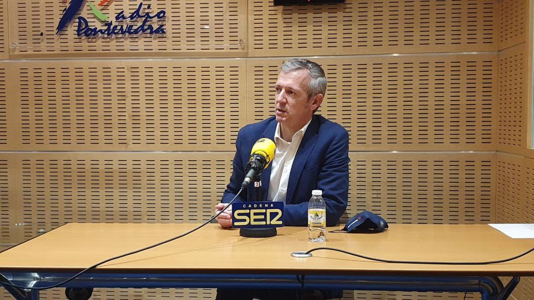 Alfonso Rueda en los estudios de Radio Pontevedra Cadena SER Alfonso Rueda en los estudios de Radio Pontevedra Cadena SER