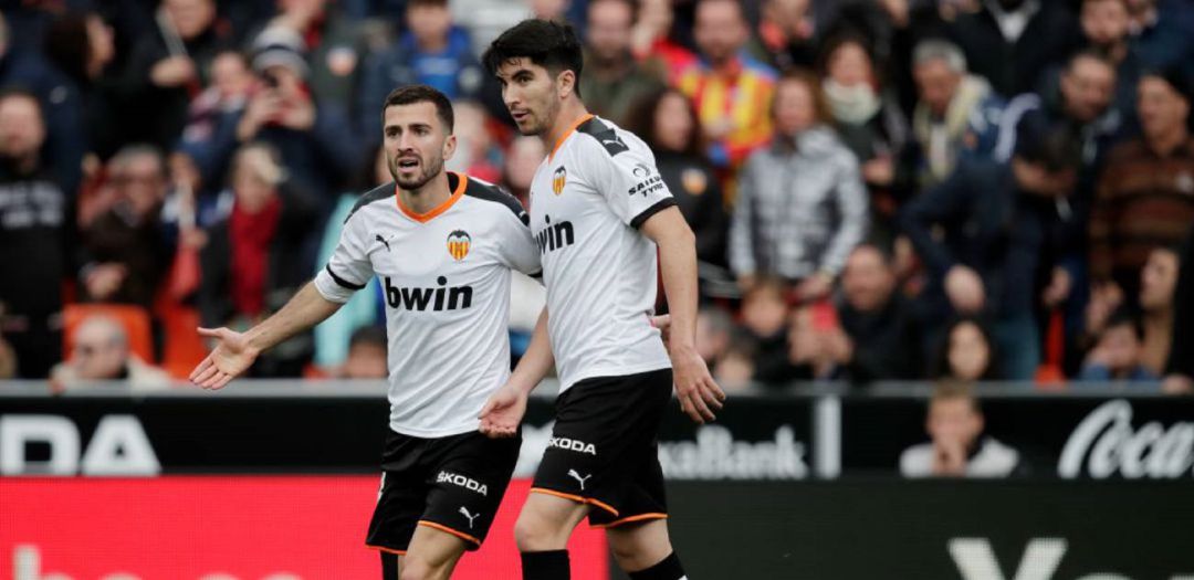 Gayà y Carlos Soler, durante un encuentro con el Valencia. Gayà y Carlos Soler, durante un encuentro con el Valencia.