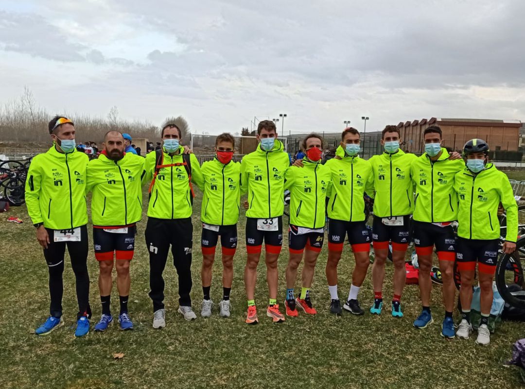 Equipo masculino del Triatlón Soriano en Berlanga de Duero. Equipo masculino del Triatlón Soriano en Berlanga de Duero.